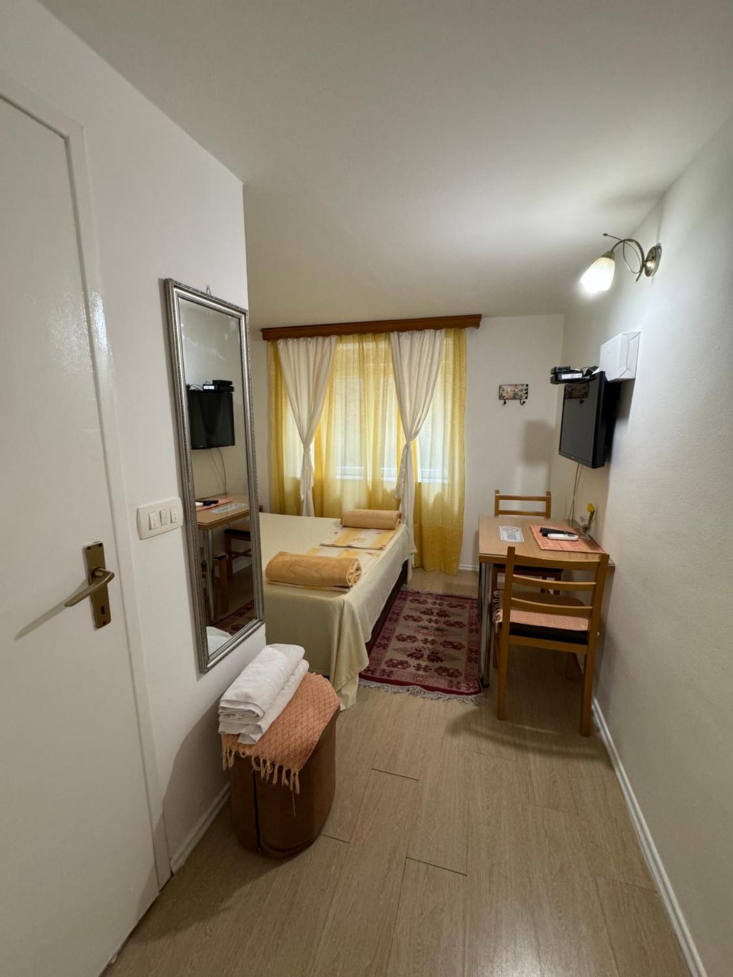 Apartments And Rooms Lena Mostar Luaran gambar